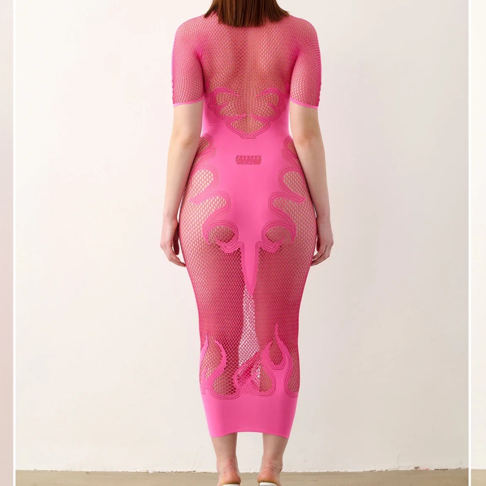Poser girl peachy pink dress